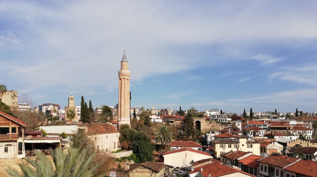 Pandemi etkisiyle Antalya’daki turizm tesislerinin elektrik tüketimi yüzde 55 geriledi