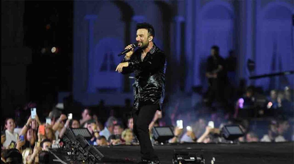 Tarkan…İZMİR’DE YÜZBİNLERİ COŞTURDU!